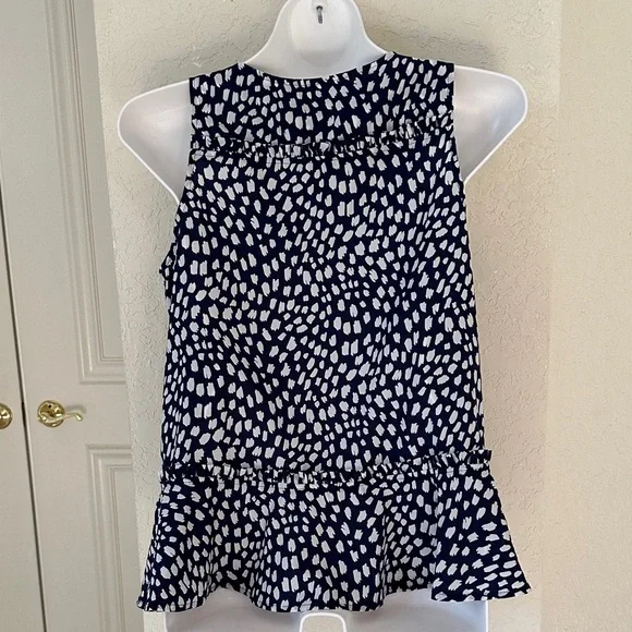 Vineyard Vines Navy and White Patterned Blouse